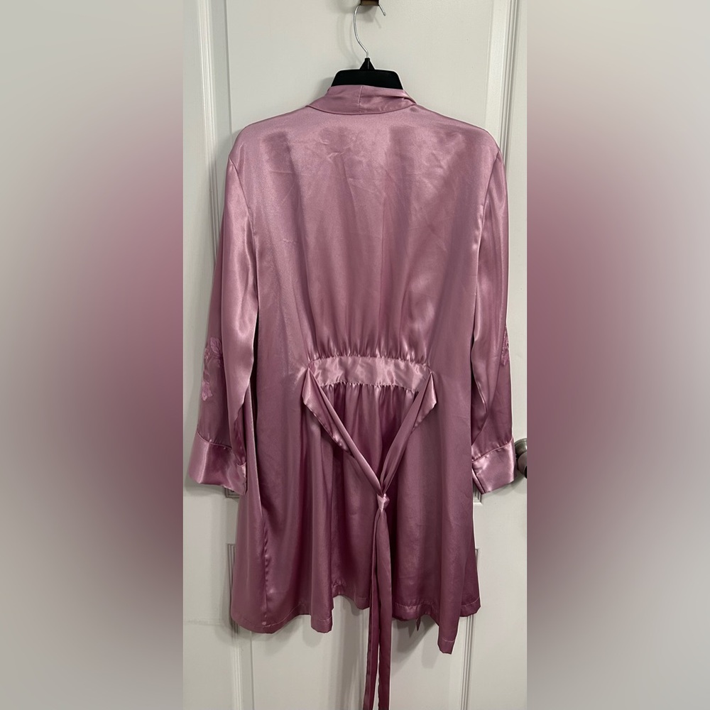 Morgan Taylor Intimates Robe - Picture 4 of 4
